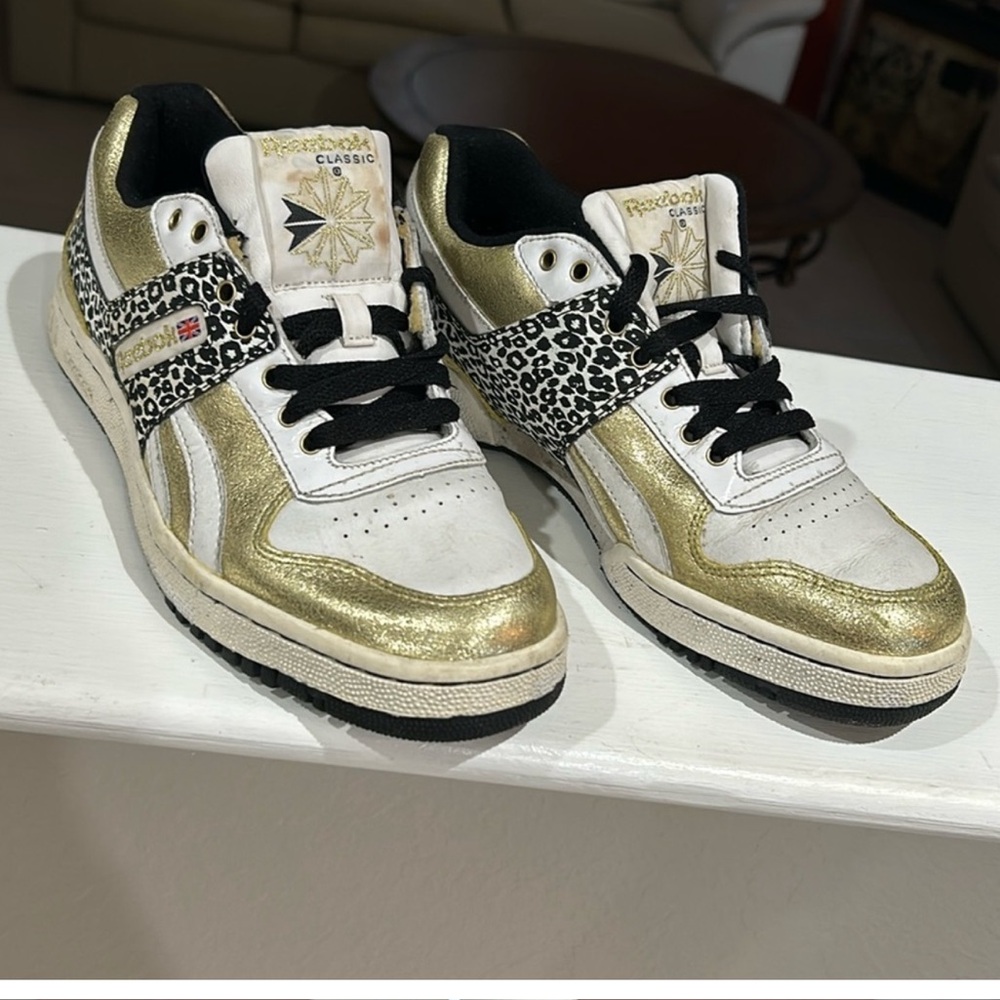 Old School Reebok Women's Sneakers - Gold and White
